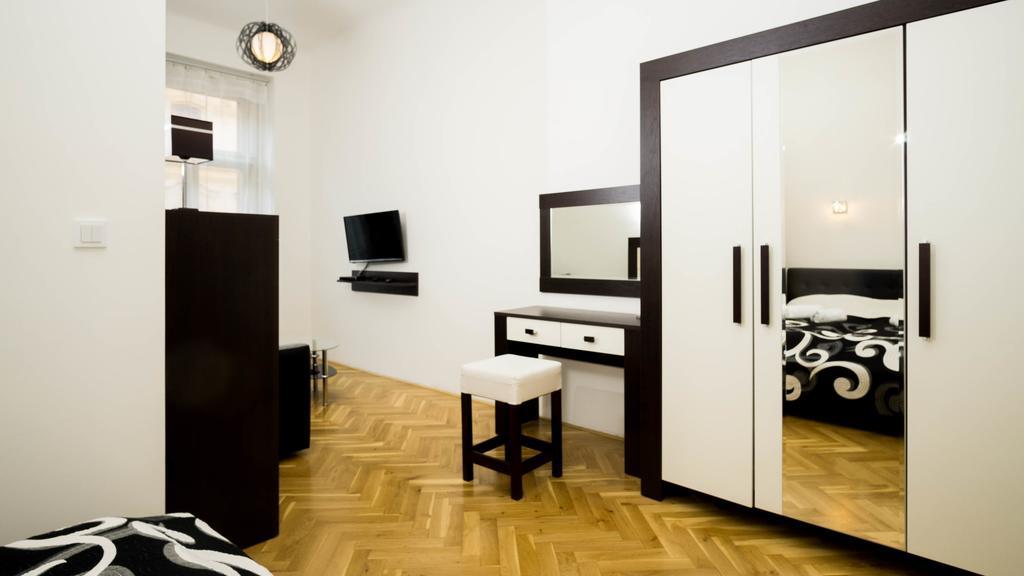 Black & White Apartment Prague By Wenceslas Square And Muzeum المظهر الخارجي الصورة