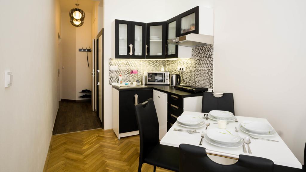 Black & White Apartment Prague By Wenceslas Square And Muzeum المظهر الخارجي الصورة